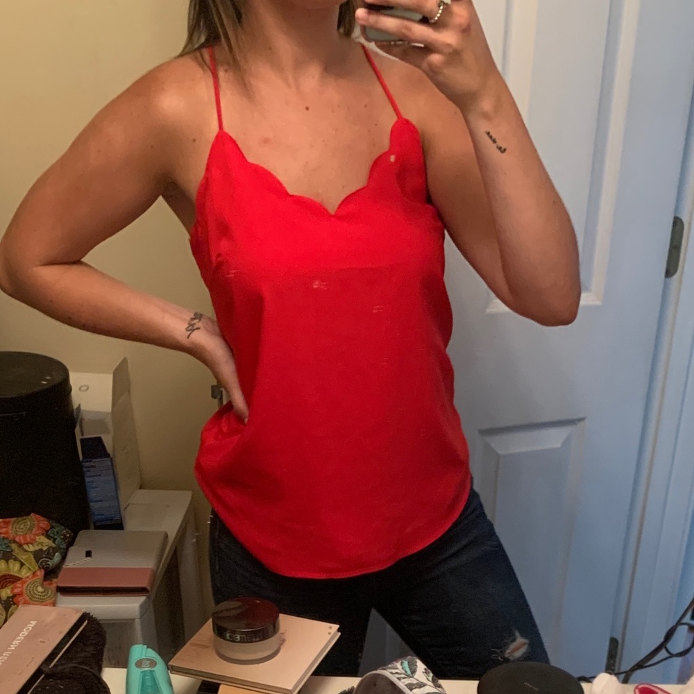 Scalloped tank
